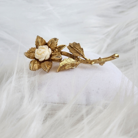 Vintage 2.5" White/Ivory Rose -Gold Plated- Floral Brooch Antique Jewelry - Picture 2 of 7